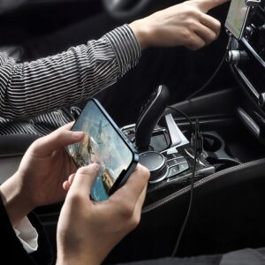 Biała ładowarka samochodowa Baseus Pro 2x USB o kompaktowych wymiarach