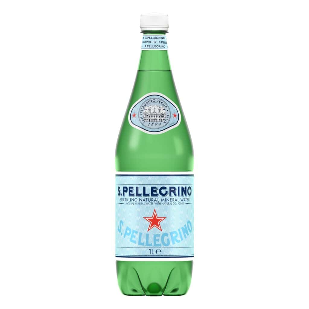 Zgrzewka dwunastu butelek naturalnej wody mineralnej San Pellegrino gazowanej o pojemności 1 litra każda